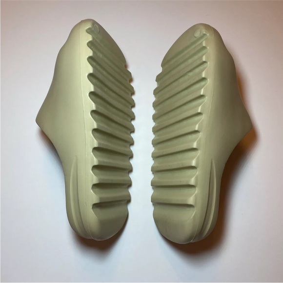Adidas Yeezy Slides Resin Size 7 M Excellent Condition - Picture 7 of 14